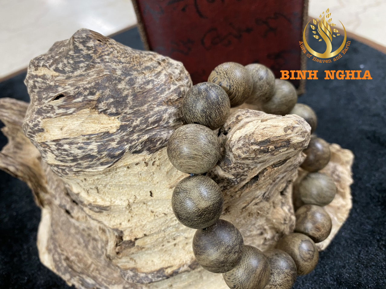 Agarwood: The Sacred Scent Uniting Cultures - Symbolism and Rituals Explored!
