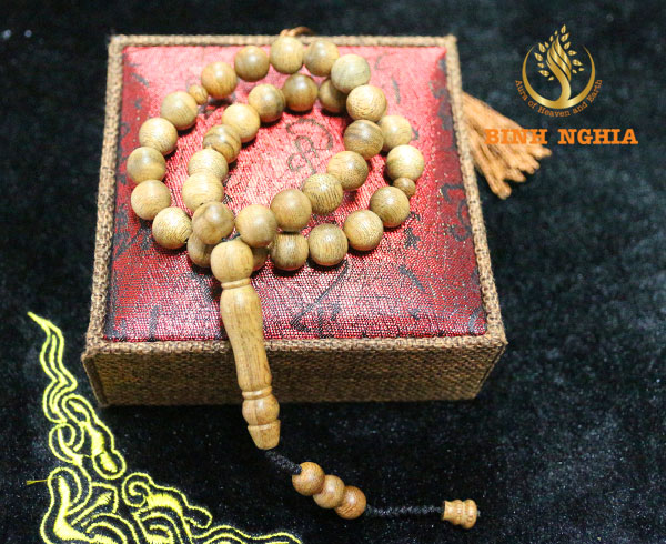 Oud Islamic prayer beads